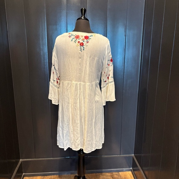 Altered State Embroidered White Flowy dress - Picture 2 of 6